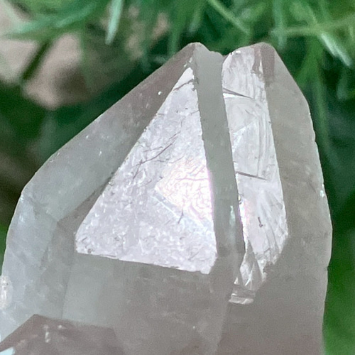 透明感のある水晶 美しいイシスあり お部屋に一つ！ 透明感のある水晶 美しいイシスあり お部屋に一つ！ 【公式通販】