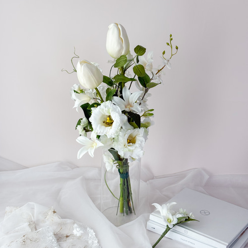 ブートニア付き】チューリップのホワイトブーケ／アーティフィシャル