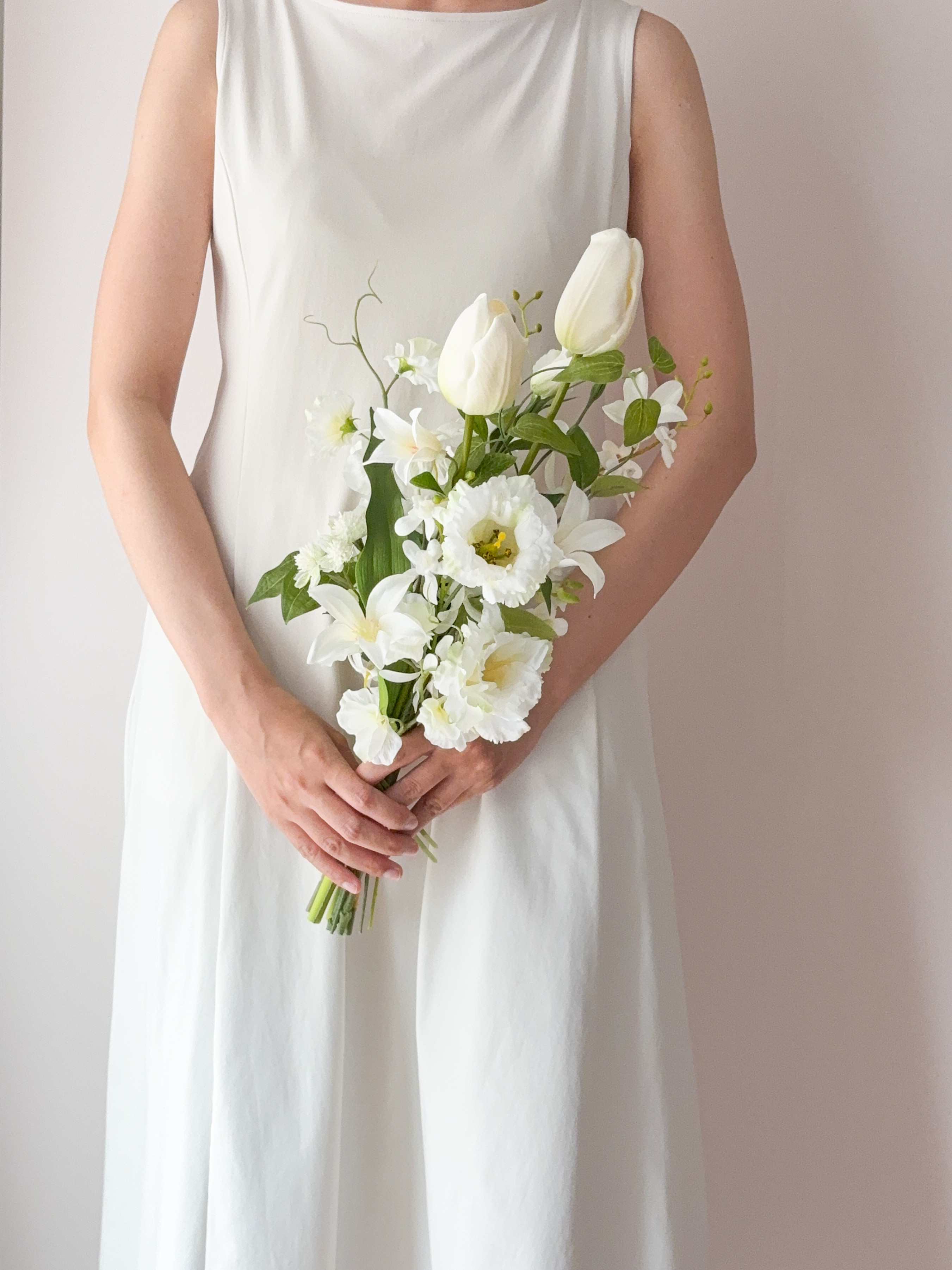 ブートニア付き】チューリップのホワイトブーケ／アーティフィシャル