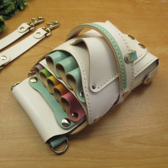 手縫い　本革　８丁差し シザーケース (ホワイト×カラフル)　SCA-143/CWE 3枚目の画像