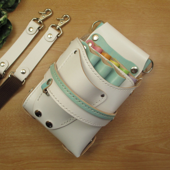 手縫い　本革　８丁差し シザーケース (ホワイト×カラフル)　SCA-143/CWE 2枚目の画像