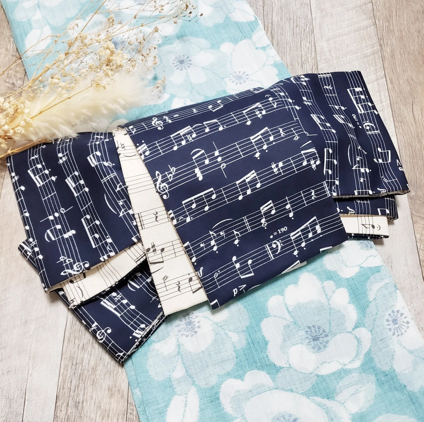 【半幅帯】オックスの楽譜柄 生成とネイビーのリバーシブル / 着物 和装 帯 音楽 音符 紺色