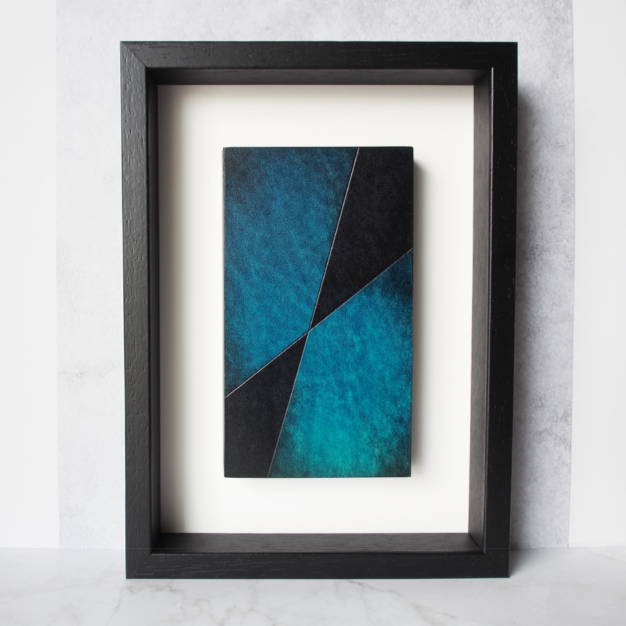 空間演出 和モダン 手染めレザー ウォールアート「Type-G」Lサイズ 壁掛け インテリア 青ブルー系 No.5