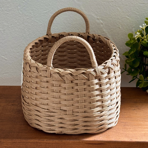 ふんわり優しい丸型バスケット レースモチーフ付き ナチュラル収納かご