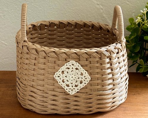 ふんわり優しい丸型バスケット レースモチーフ付き ナチュラル収納かご