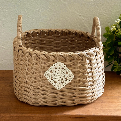 ふんわり優しい丸型バスケット レースモチーフ付き ナチュラル収納かご