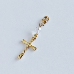 【4月の誕生石】 万能な力を発揮する ダイヤカット水晶と十字架のマスクチャーム（天然石/ゴールドカラー） 3枚目の画像