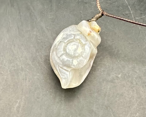 【海】24金　聚宝千足　刻印　メノウ　瑪瑙　ペンダント　重量約４．５ｇ 海】24金 聚宝千足 刻印 メノウ 瑪瑙 ペンダント 重量約4．5g