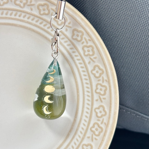 月の満ち欠けレジンの空玉ネックレス|雲レジン|夜空|星雲 チャーム