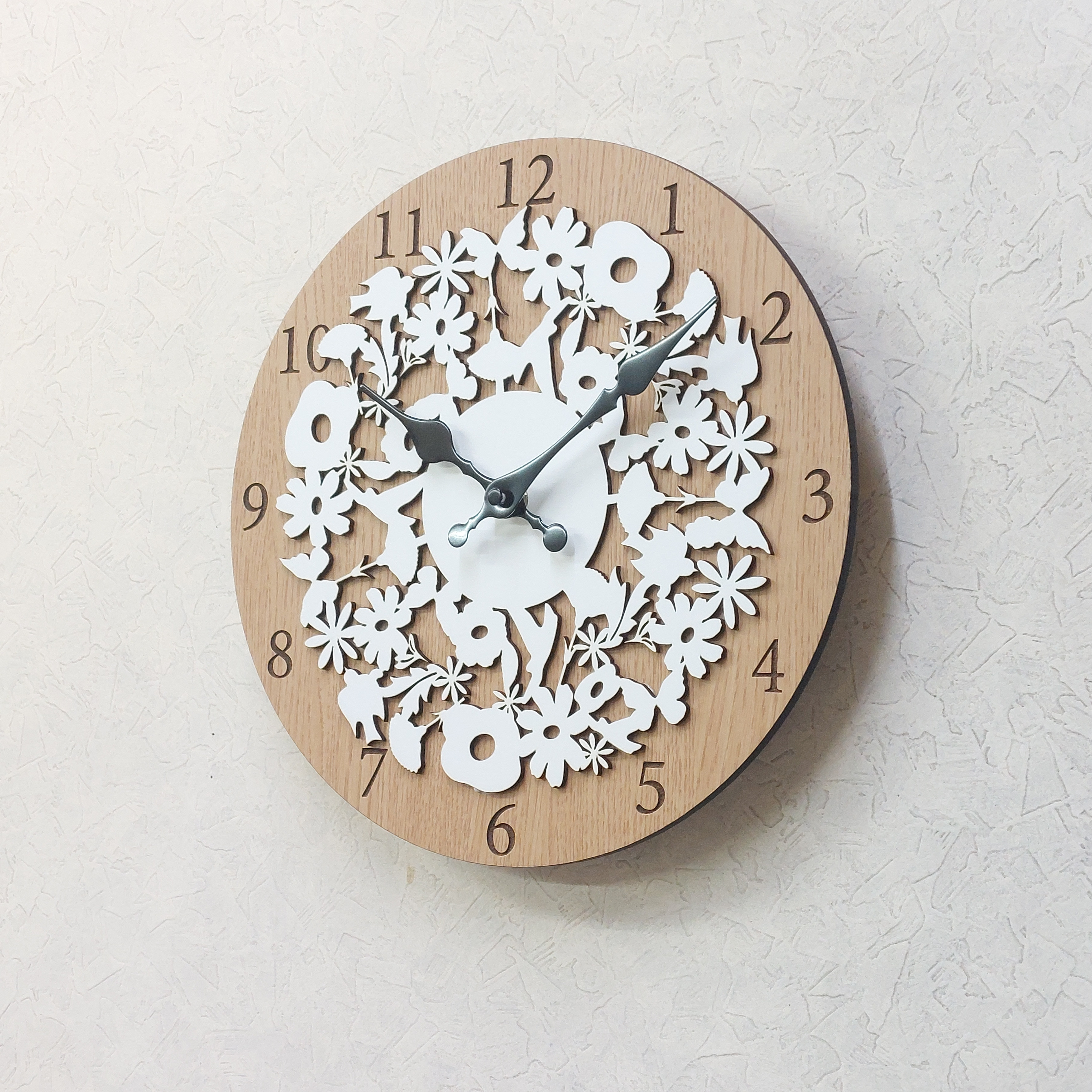【期間限定値下げ3000円引き】北欧風　森の花柄デザイン木製掛け時計　静音タイプ
