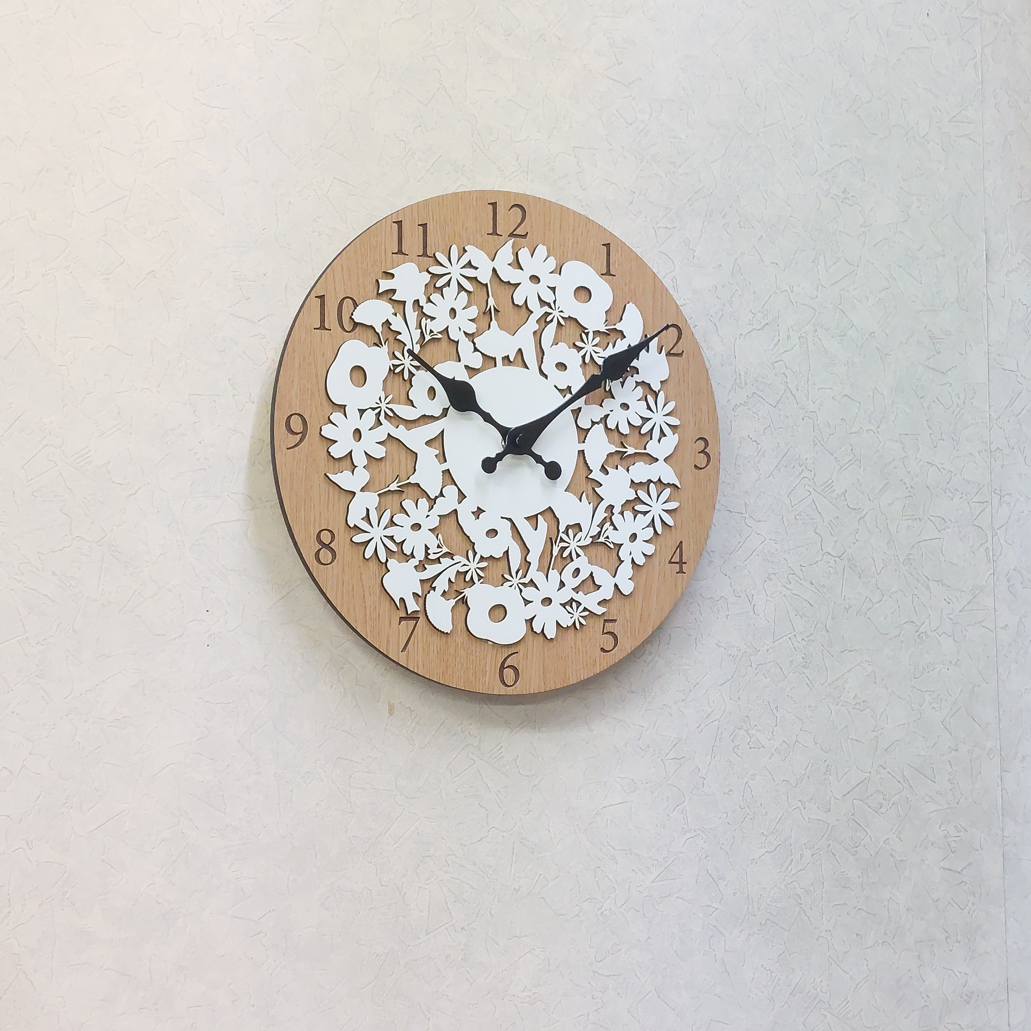 【期間限定値下げ3000円引き】北欧風　森の花柄デザイン木製掛け時計　静音タイプ