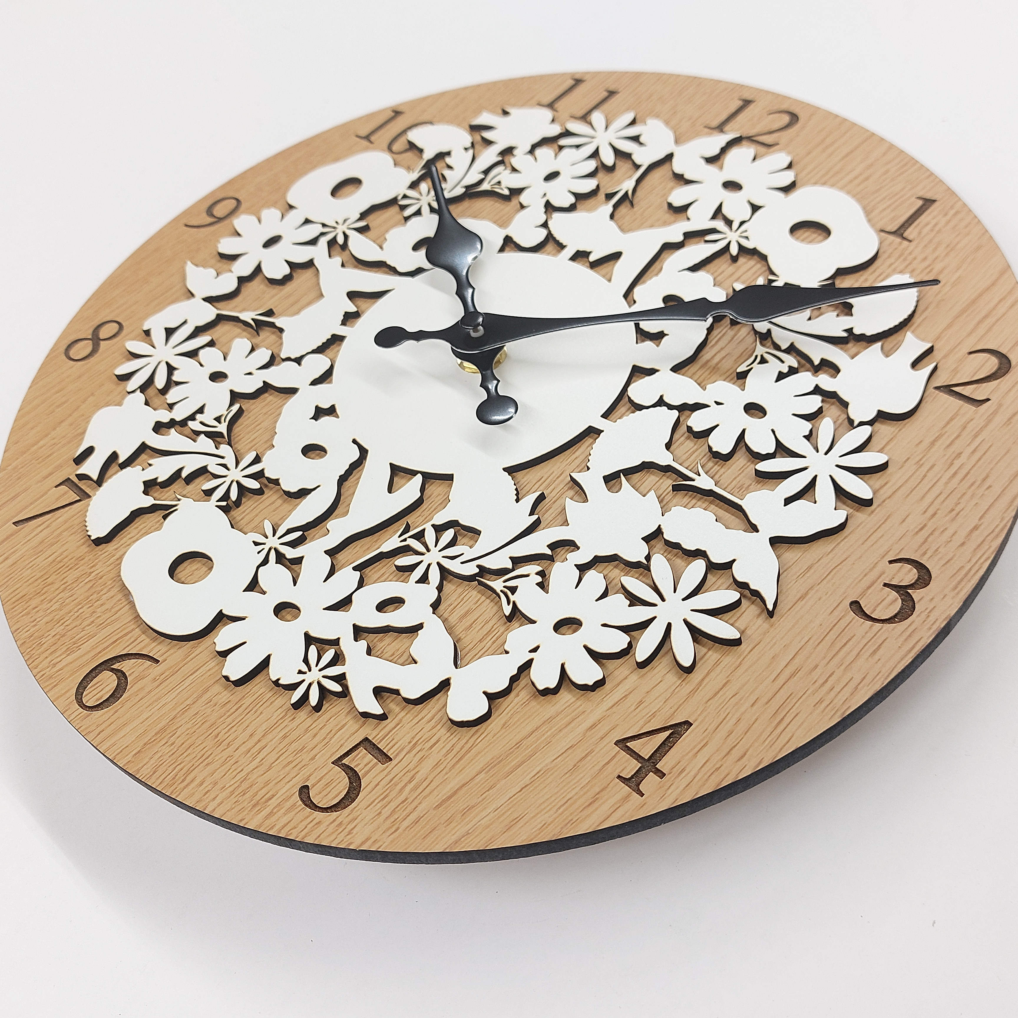 【期間限定値下げ3000円引き】北欧風　森の花柄デザイン木製掛け時計　静音タイプ