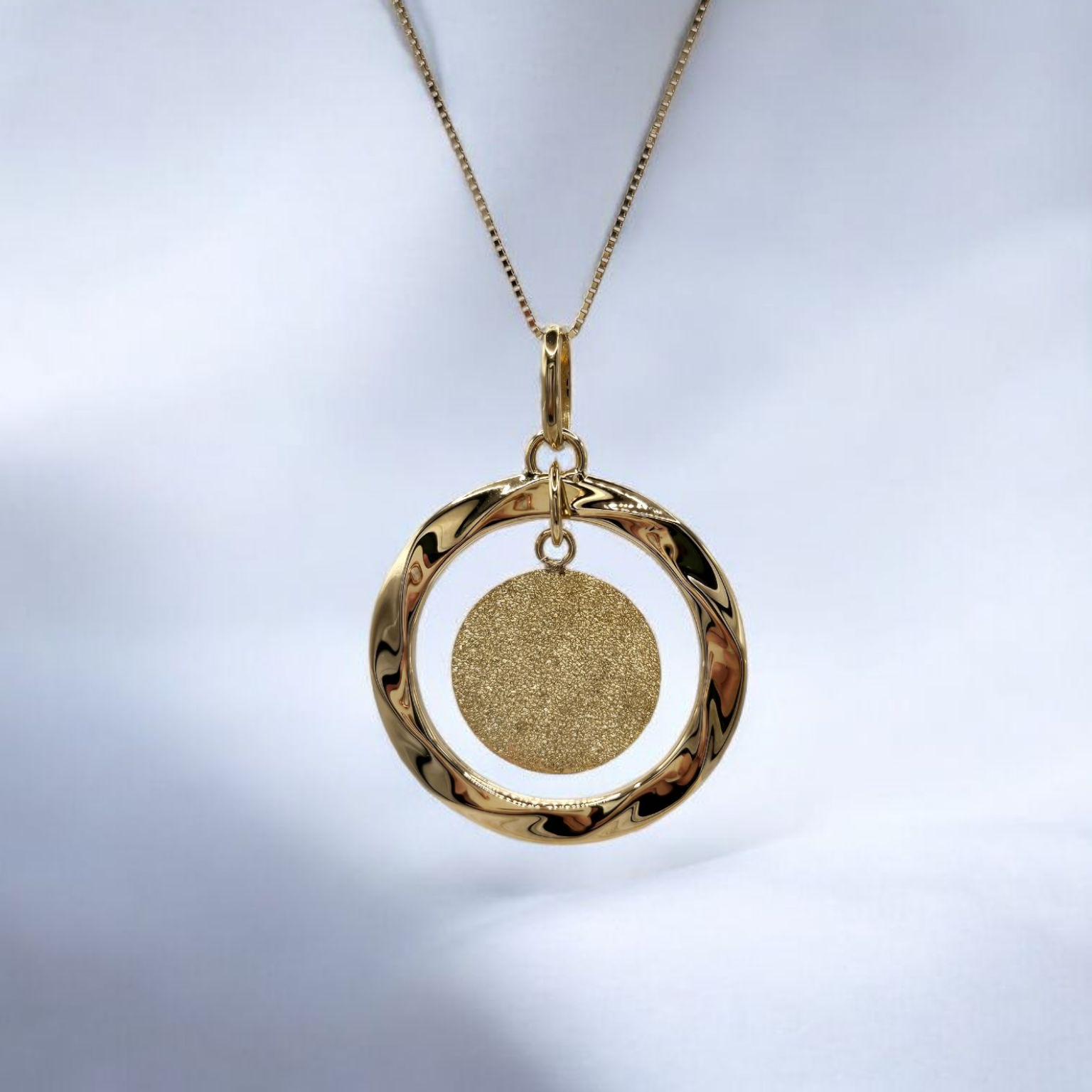 K18　丸型デザイン枠 　ペンダント