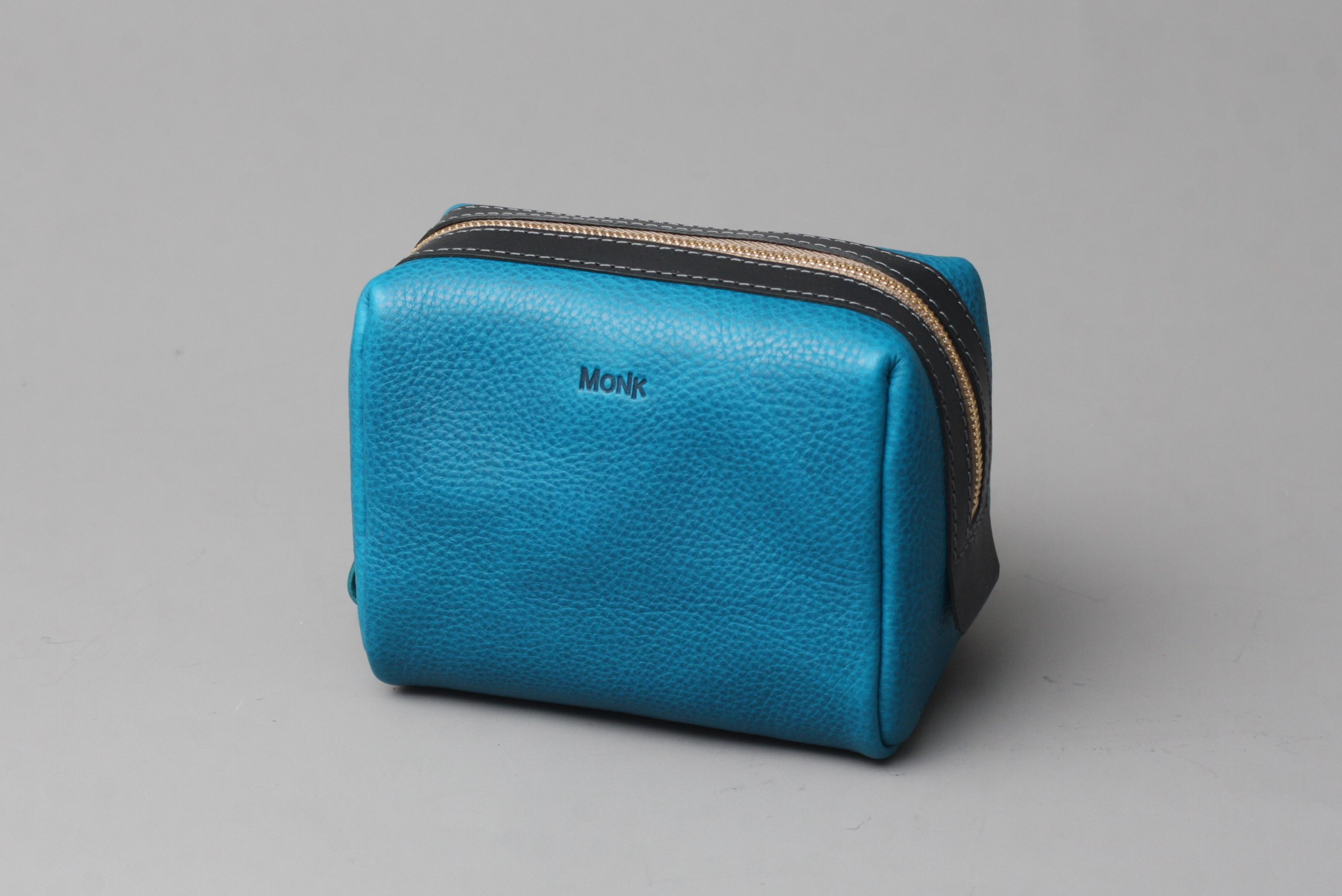 イタリアンレザー｜極薄で柔らかく、使い勝手の良い Egg ポーチ（K97）