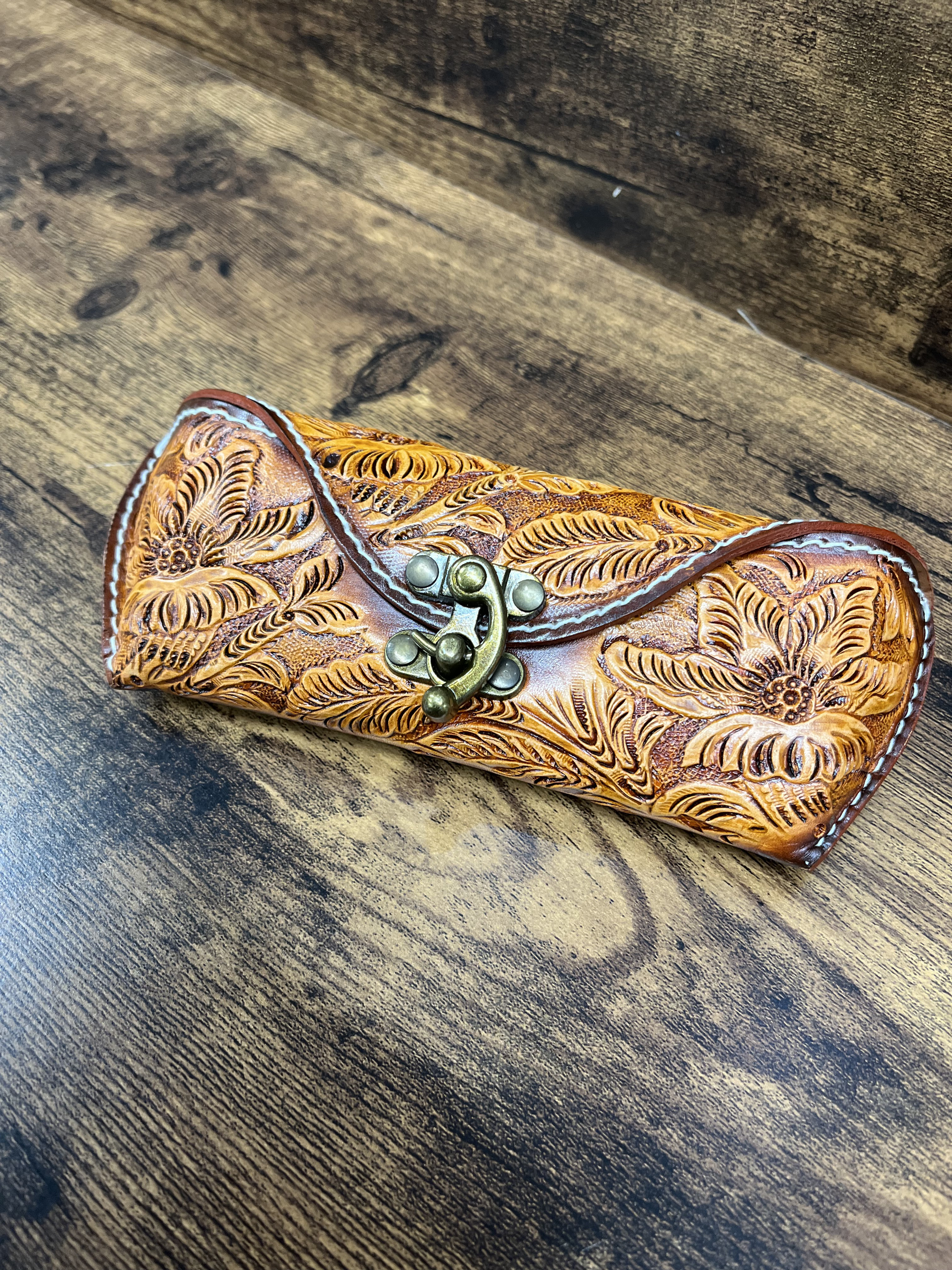 アンティーク調 メガネケース　本革　カービング　キャメル 4,838円