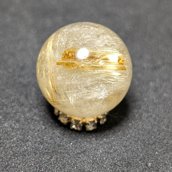 独特な表情が見られる ゴールド タイチンルチル 13ミリ 金針入り水晶 1