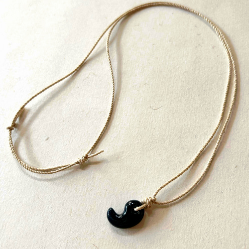 魔を除ける石】ブルータイガーアイ 勾玉ペンダントヘッド 精麻