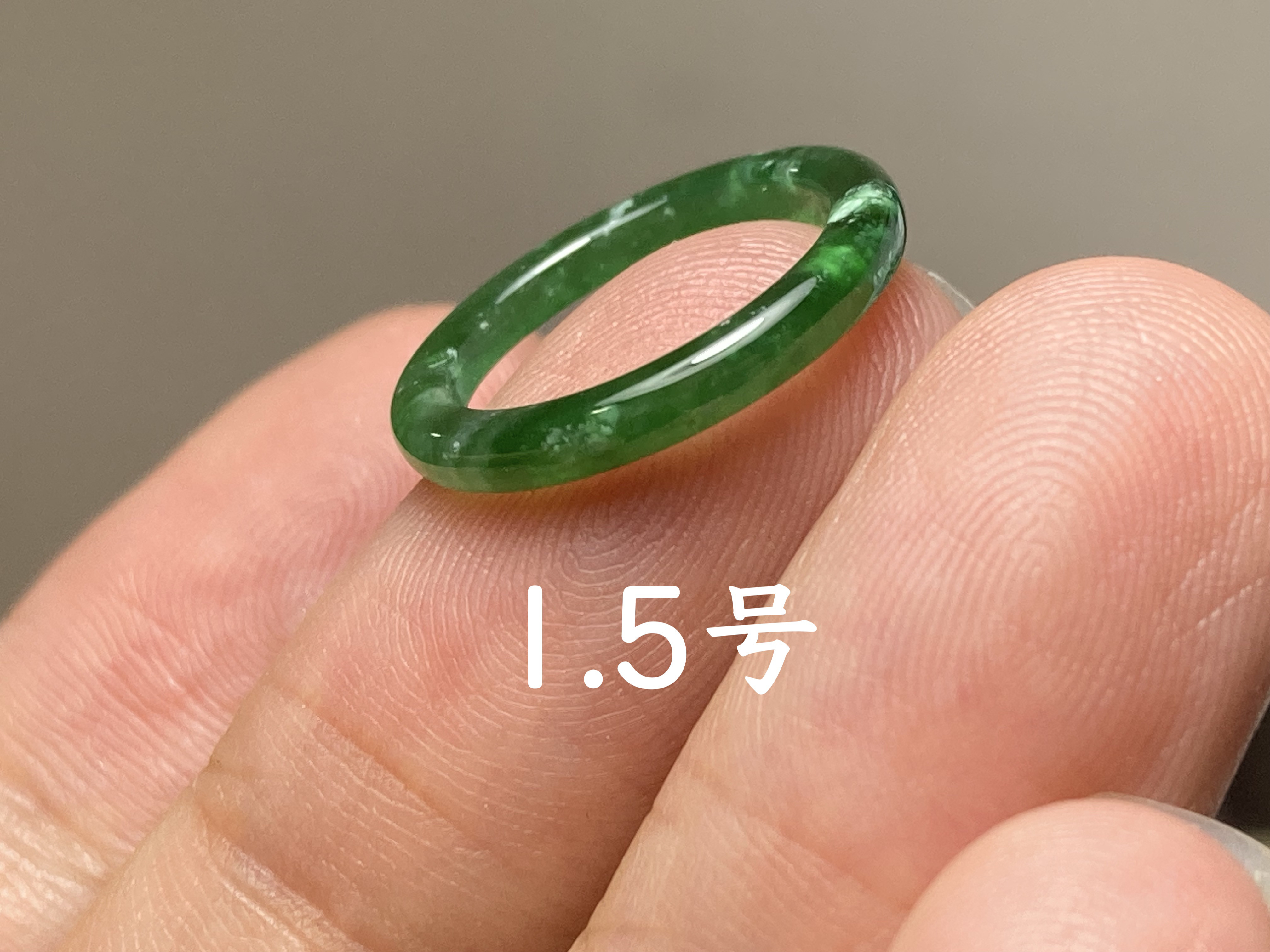 L12-195 極品 細身 ピンキーリング 高氷種 濃陽緑 1.5号 天然グアテマラ産 A貨 本翡翠 くりぬき リング