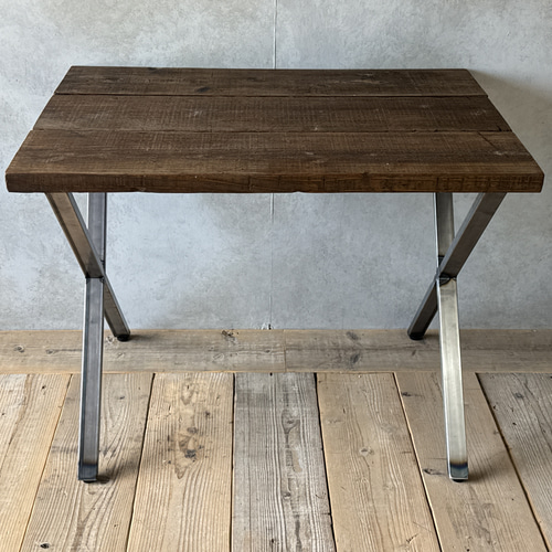 雰囲気の良い古い小学校の机　鉄脚　古材 雰囲気の良い古い小学校の机 鉄脚 古材 雰囲気の良い古い小学校
