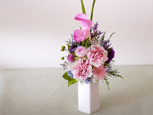 【仏花】ピンクのカラーとカーネーションの安らぎ供花【供花】