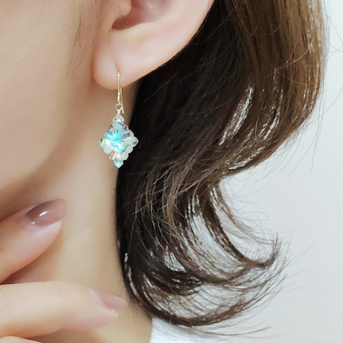 14kgf/アバロンシェル×クリスタルカメオとエチオピアンカラーオパールのピアス 数量限定 アバロンシェル&クリスタル カービング ピアス/イヤリング