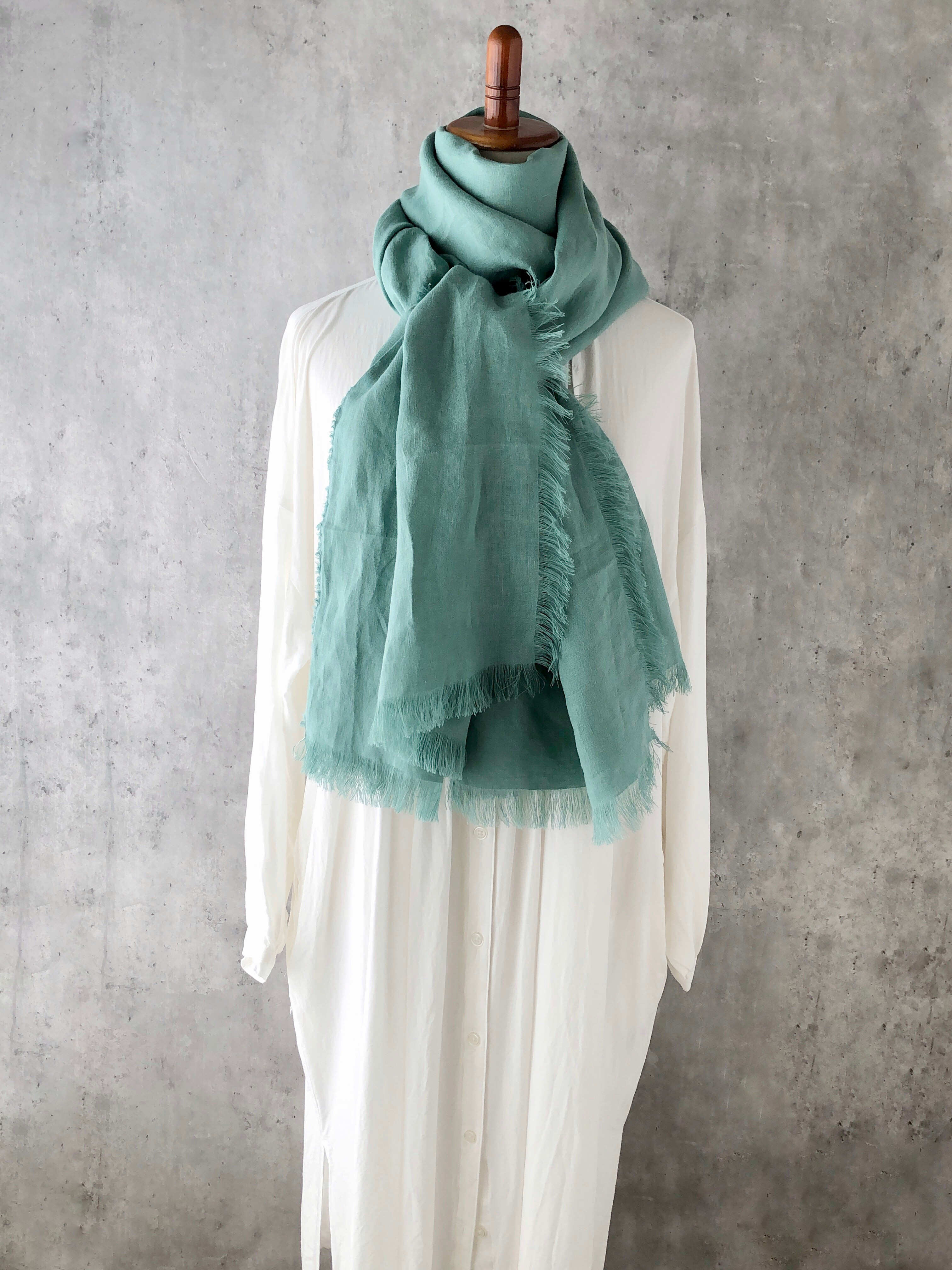 イタリア・トスカーナリネンのふわふわストール・全7色　釜炊き仕上げ　パウダーエメラルドグリーン