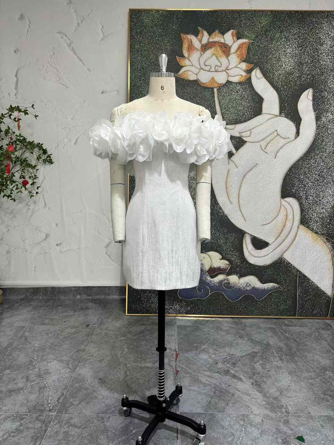 送料無料！キャミソール　ミニドレス　オフショルダー　二の腕カバー　白　パーディードレス　演奏会音楽会成人式祭りパーディー