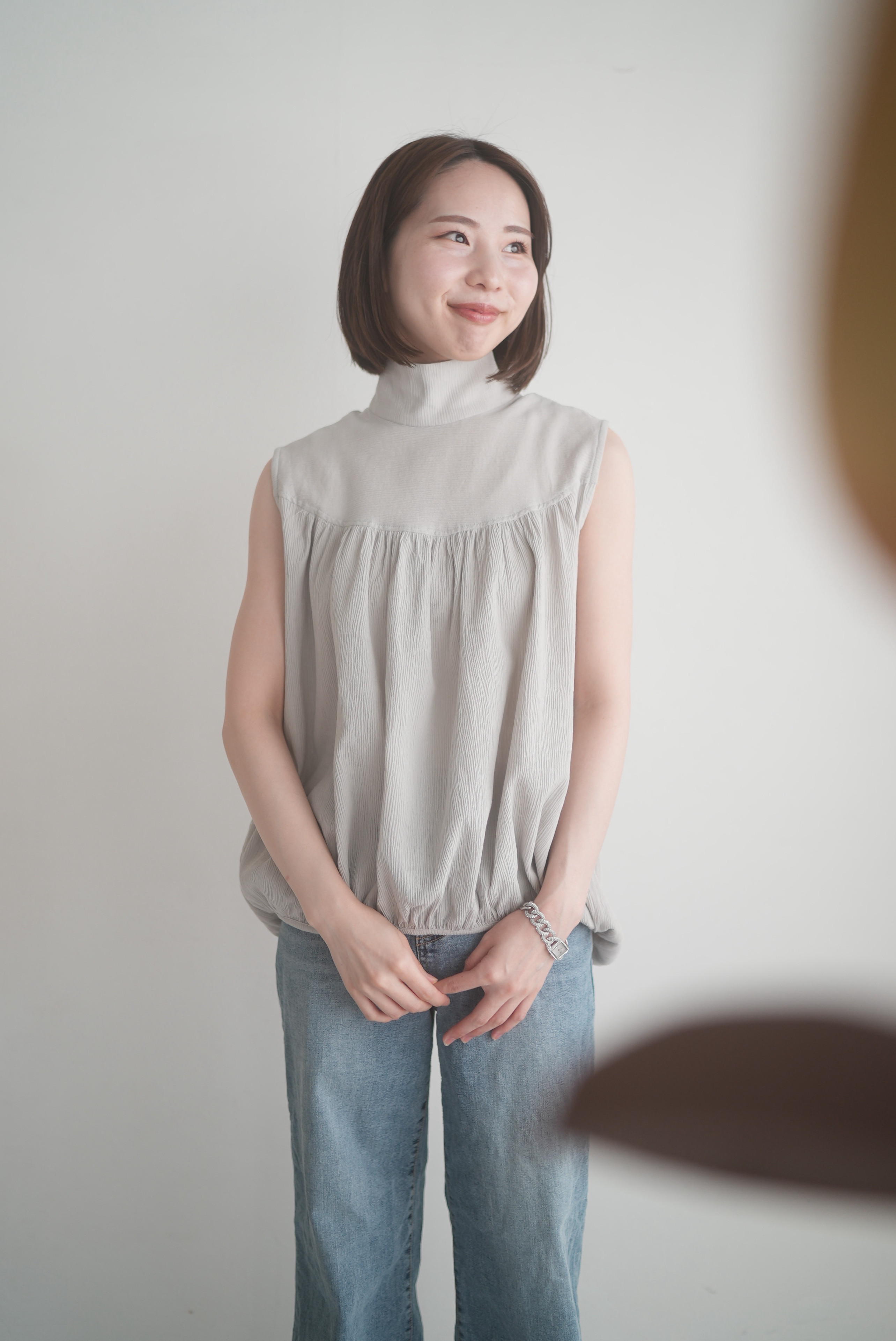 タートルネックふんわりギャザーノースリーブトップス(gray）