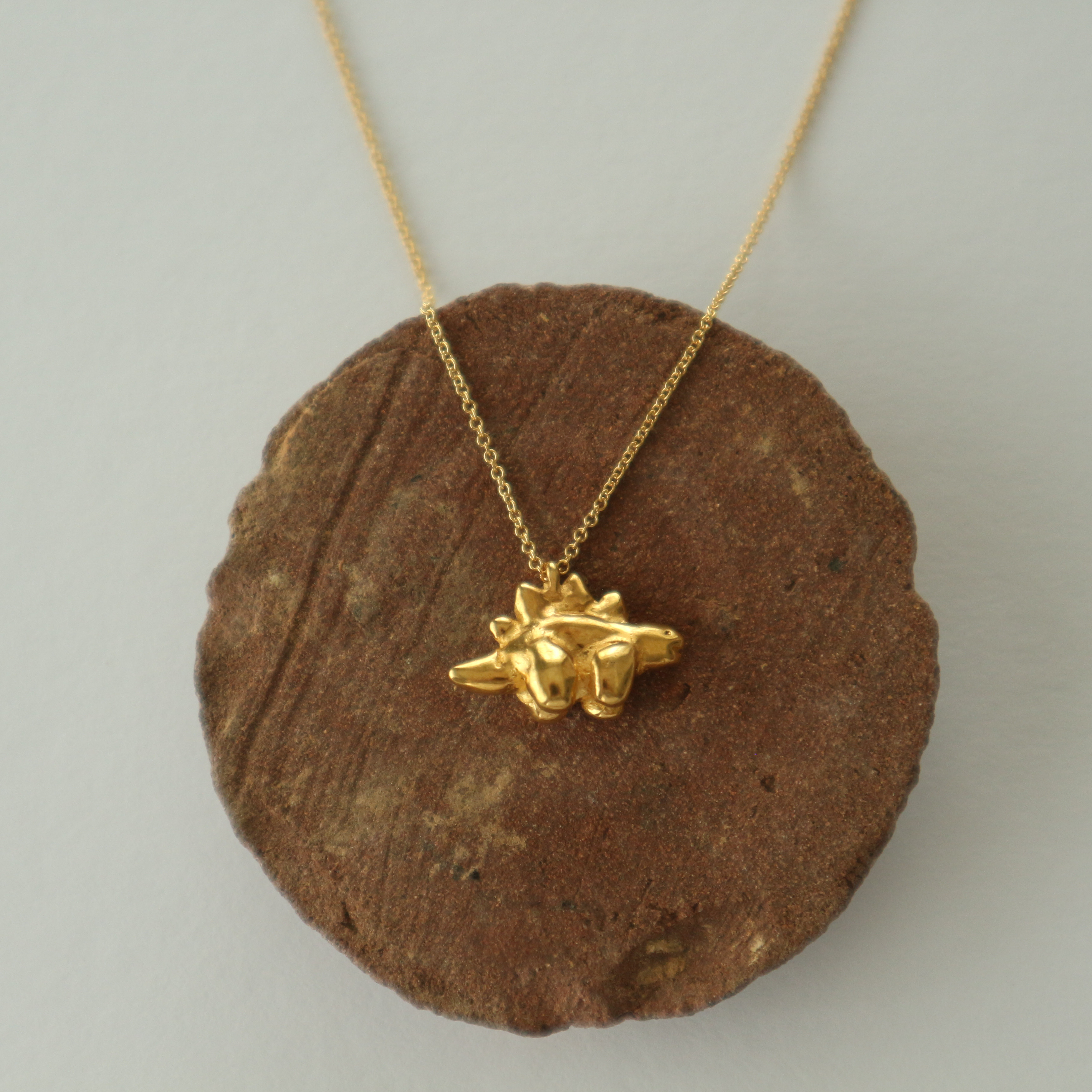 ステゴサウルスのネックレス