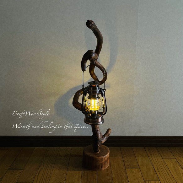 流木インテリア 芸術的にうねる枝の流木スタンド ランタンやエアプラントを飾れる置物 北欧 照明 木材 癒し N100 5枚目の画像