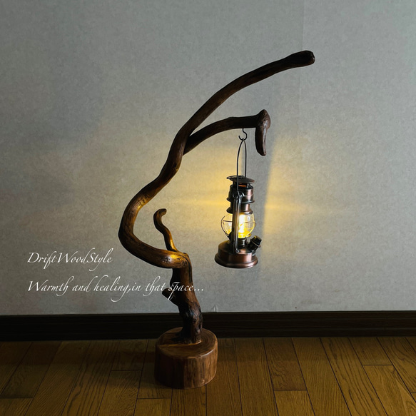 流木インテリア 芸術的にうねる枝の流木スタンド ランタンやエアプラントを飾れる置物 北欧 照明 木材 癒し N100 2枚目の画像