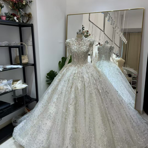 ウェディングドレス　キラキラ　ビジュー　韓国風 韓国風ビジューウエディングドレス キラキラ オフホワイト