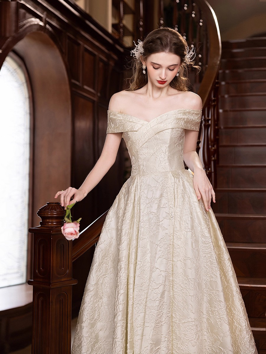 ✨セール✨現品限り✨新品✨ウェディングドレス 長袖 バックシャン 韓国風ドレス Used即納：Mサイズ韓国風豪華ドレスオフショルダープリンセス