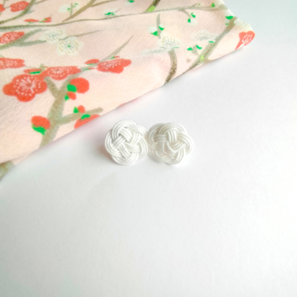 一重咲き水引梅　白　イヤリング　花　アレルギー対応　軽い　結婚式　成人式　前撮り　二次会　お呼ばれ　和装　和風　和モダン 4枚目の画像