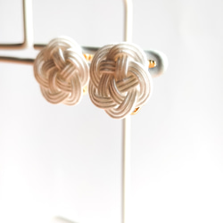 一重咲き水引梅　白　イヤリング　花　アレルギー対応　軽い　結婚式　成人式　前撮り　二次会　お呼ばれ　和装　和風　和モダン 2枚目の画像