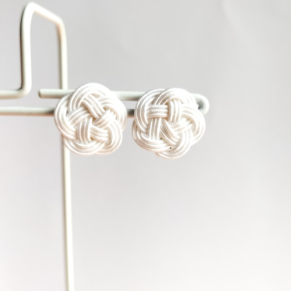 一重咲き水引梅　白　イヤリング　花　アレルギー対応　軽い　結婚式　成人式　前撮り　二次会　お呼ばれ　和装　和風　和モダン 9枚目の画像