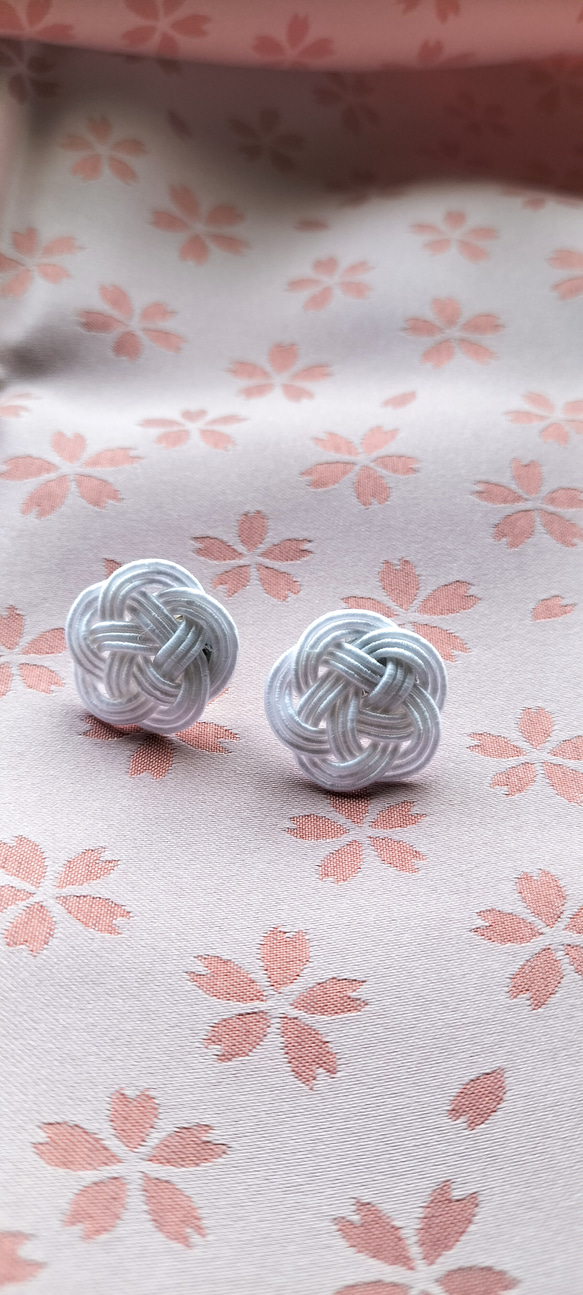 一重咲き水引梅　白　イヤリング　花　アレルギー対応　軽い　結婚式　成人式　前撮り　二次会　お呼ばれ　和装　和風　和モダン 3枚目の画像