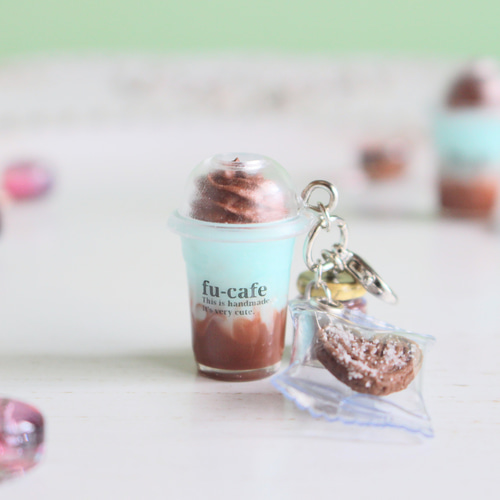 チョコミントフラッペとサクサクチョコパイとチョコクリームの