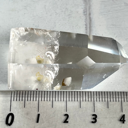 キャルコパライト（黄銅鉱）入り クリスタル レインボー 水晶 原石