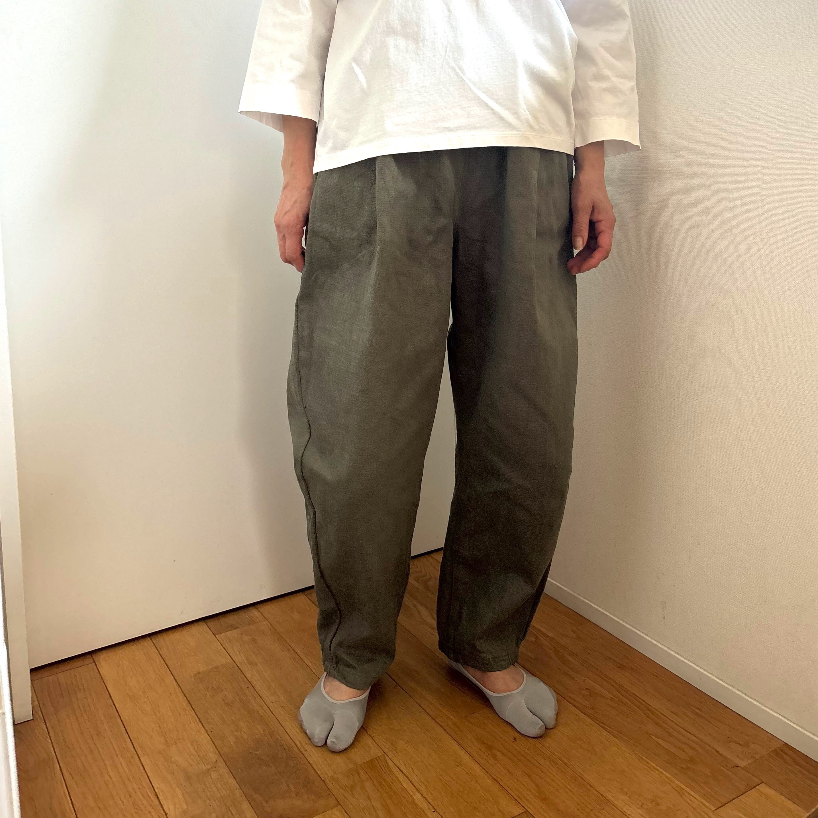 岡山デニム✨　カーキ　カーキ色パンツ　カラーパンツ　ゆったりシルエット　自然素材　綿　コットン　グリーン　日本製