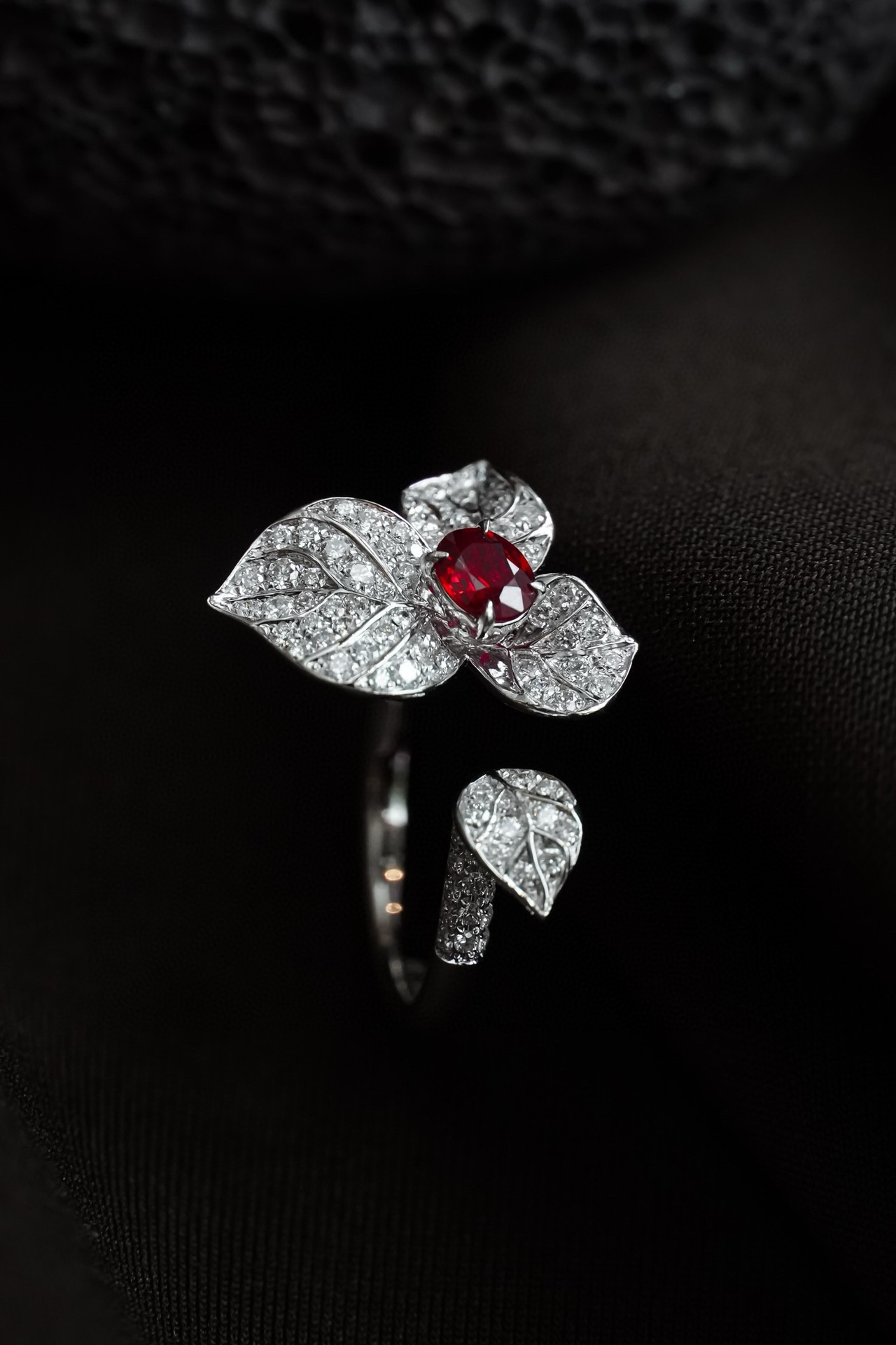 「常夏花」K18  天然ピジョンブランドルビー　天然ダイヤモンド　リング　純愛　女性　女王