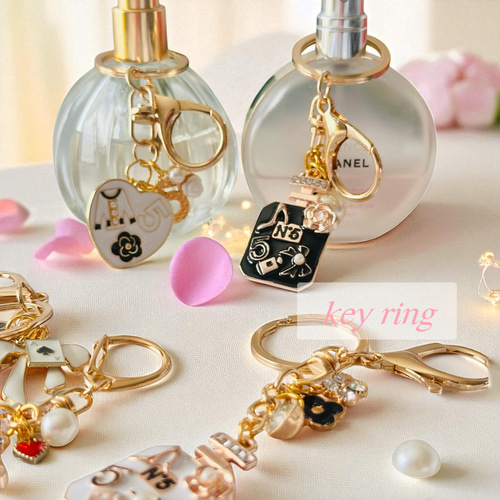 ワンコイン】✨500円均一✨ 高見え ビジューキーホルダー キーチェーン