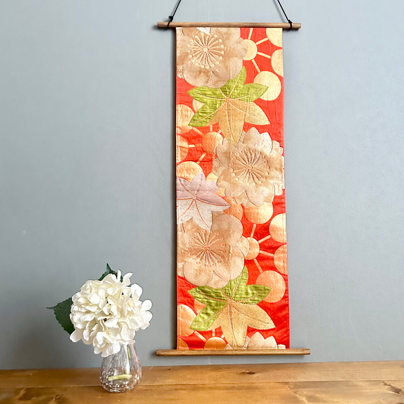 帯のタペストリー レトロな朱色に咲く花々 小物 和モダン 着物