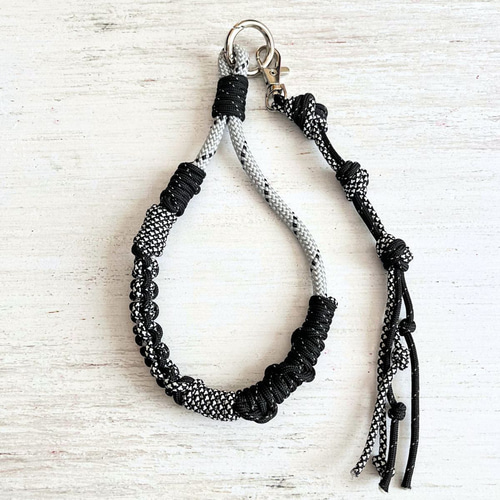 ハンドストラップ パラコード バッグチャーム ダイヤモンドカモ レフ