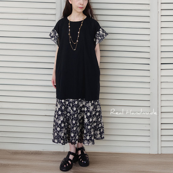 [予約販売] 揺れる袖フリルとボイル刺繍・ブラックワッシャーコットンワンピース 4枚目の画像