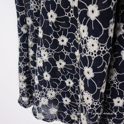 [予約販売] 揺れる袖フリルとボイル刺繍・ブラックワッシャーコットンワンピース 6枚目の画像