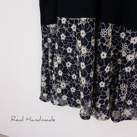 [予約販売] 揺れる袖フリルとボイル刺繍・ブラックワッシャーコットンワンピース 9枚目の画像