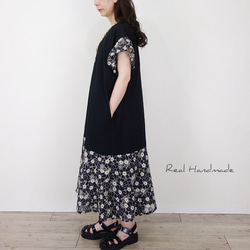 [予約販売] 揺れる袖フリルとボイル刺繍・ブラックワッシャーコットンワンピース 1枚目の画像