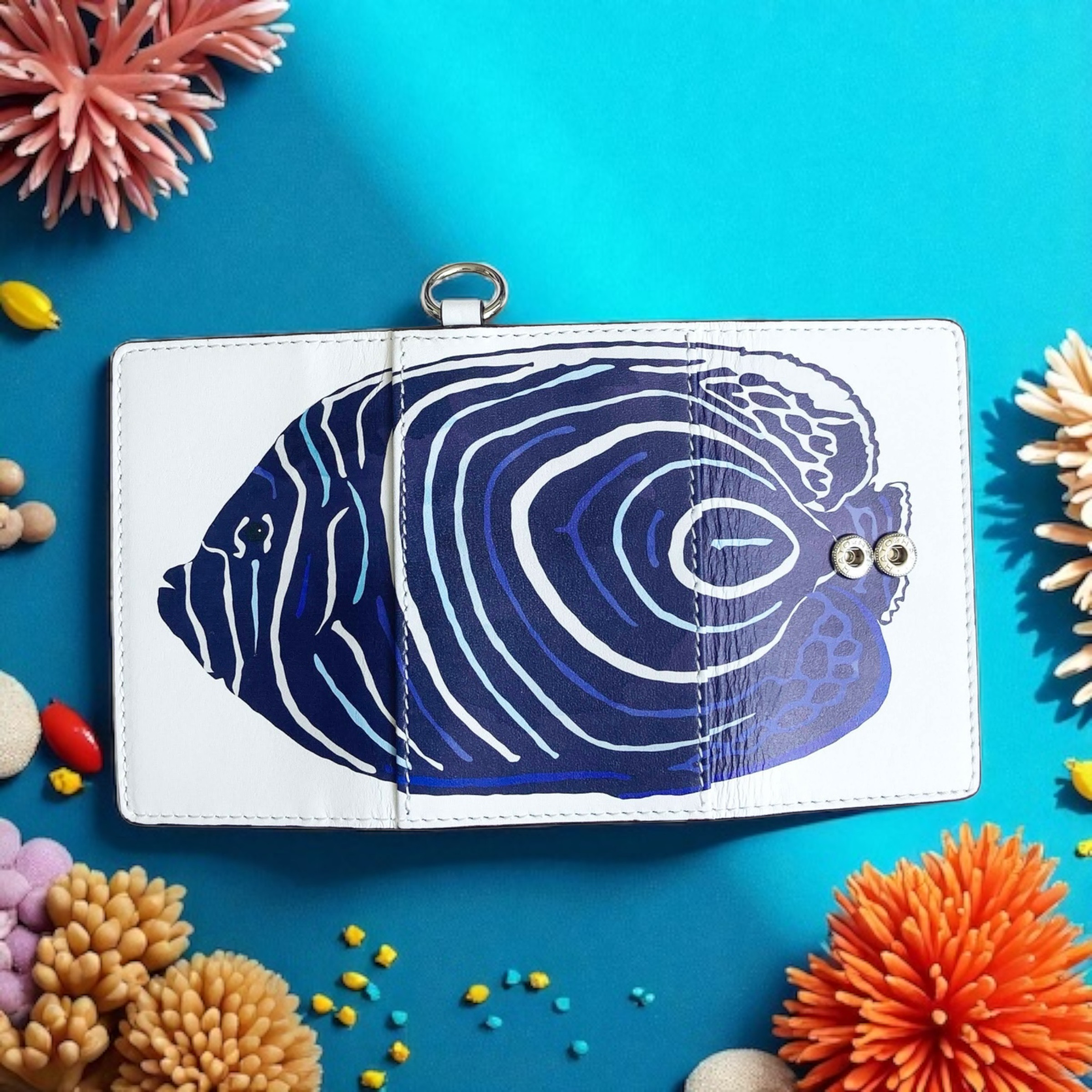 タテジマキンチャクダイ　カードも入る牛革キーケース　スマートキー　fish 本革　レザー　魚 ミニ財布