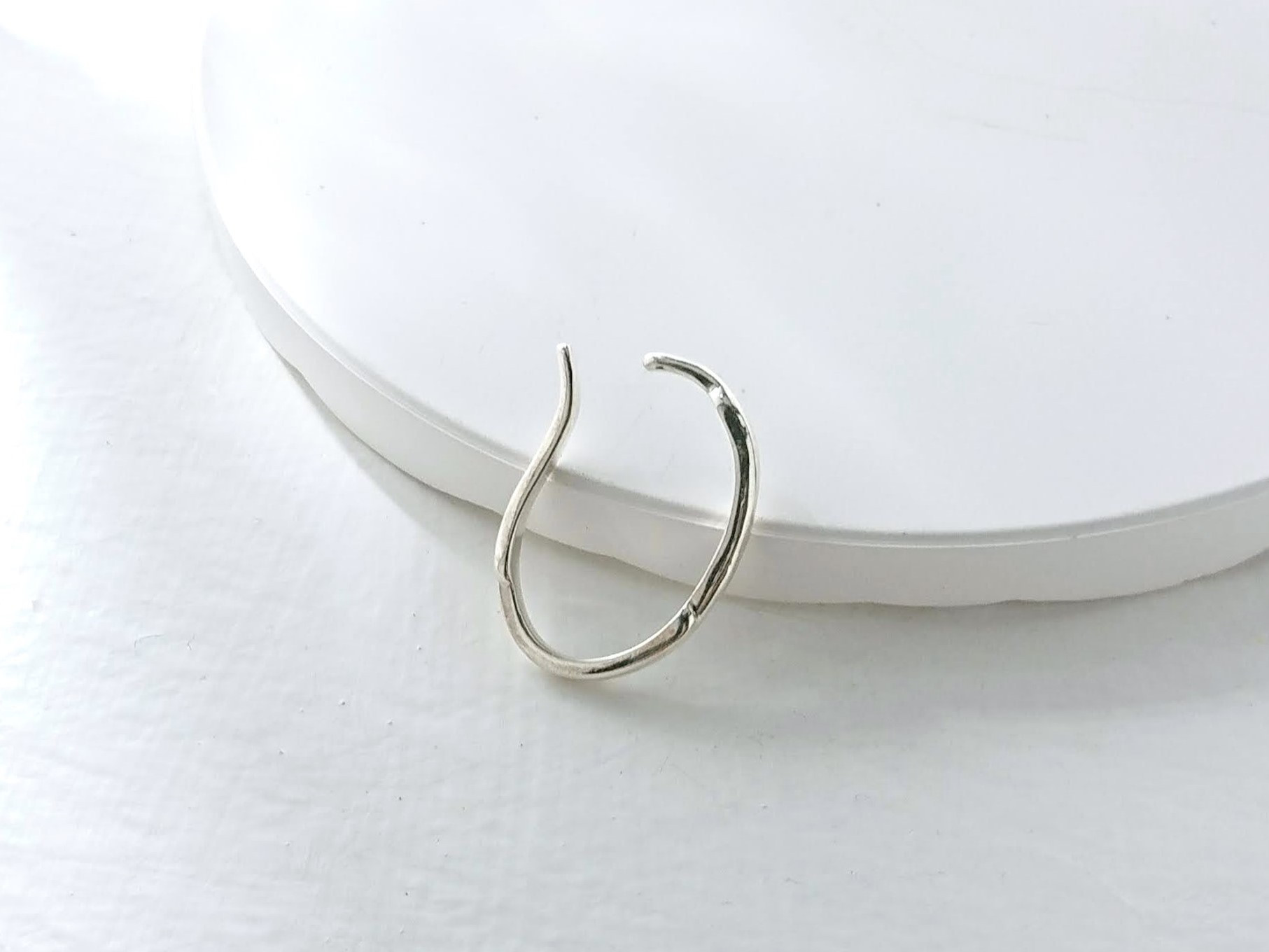 SILVER925　小枝のイヤーカフ　オーバル（片耳用）